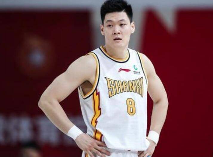 老雷：我无法想象贝林厄姆在世界杯上不首发；更担心后防不稳（老雷：贝林厄姆世界杯应铁定首发，我更担忧后防隐患）