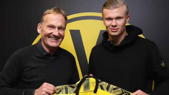 孙颖莎战胜米特兰姆，王楚钦不敌弗朗西斯卡，被对方反手限制（孙颖莎力克米特兰姆，王楚钦负于弗朗西斯卡遭其反手压制）