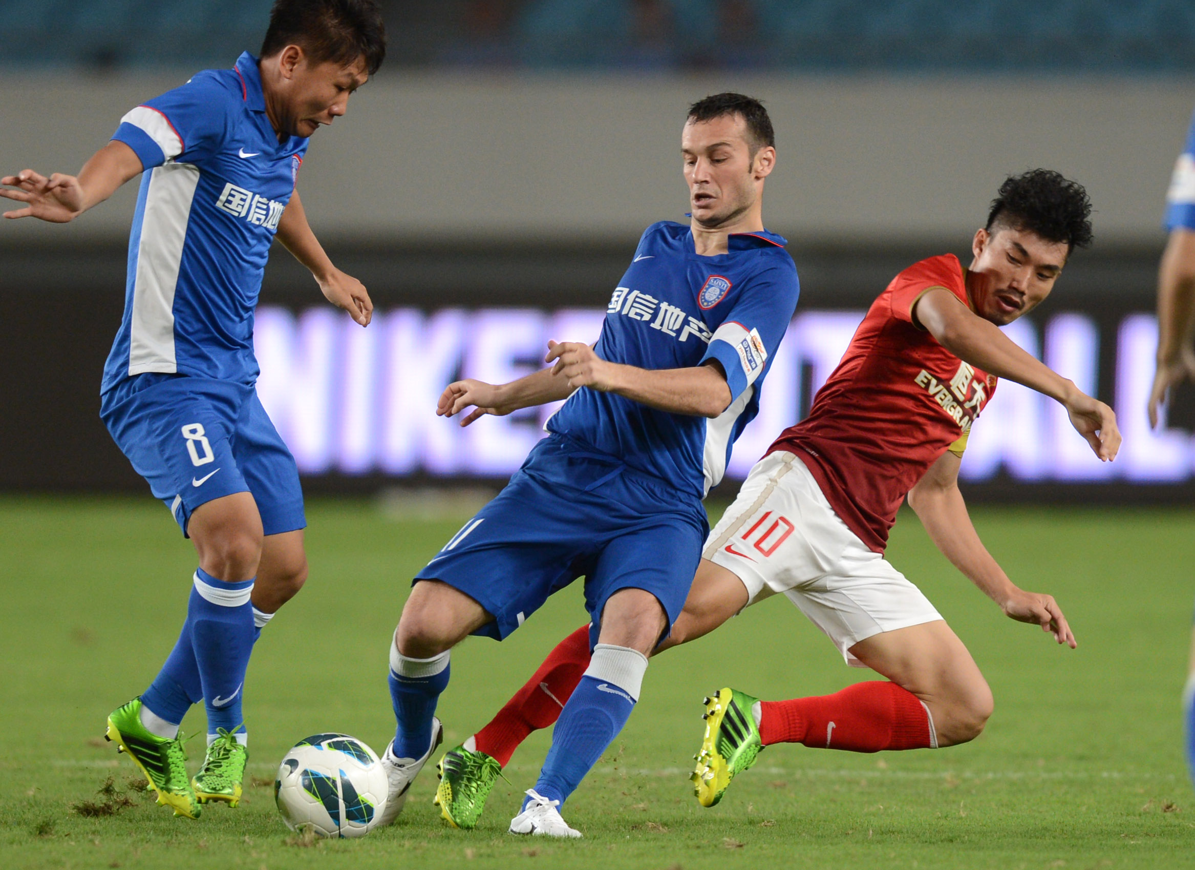 玉昆副总经理告别安德森：讲不出再见，这便是职业足球的规则（玉昆副总经理向安德森告别：难以说再见，这就是职业足球的规则）