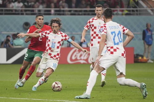 歌名应景，著名歌唱家波切利在世界杯抽签仪式演唱《今夜无人入眠》（波切利在世界杯抽签仪式献唱《今夜无人入眠》，歌名颇为应景）