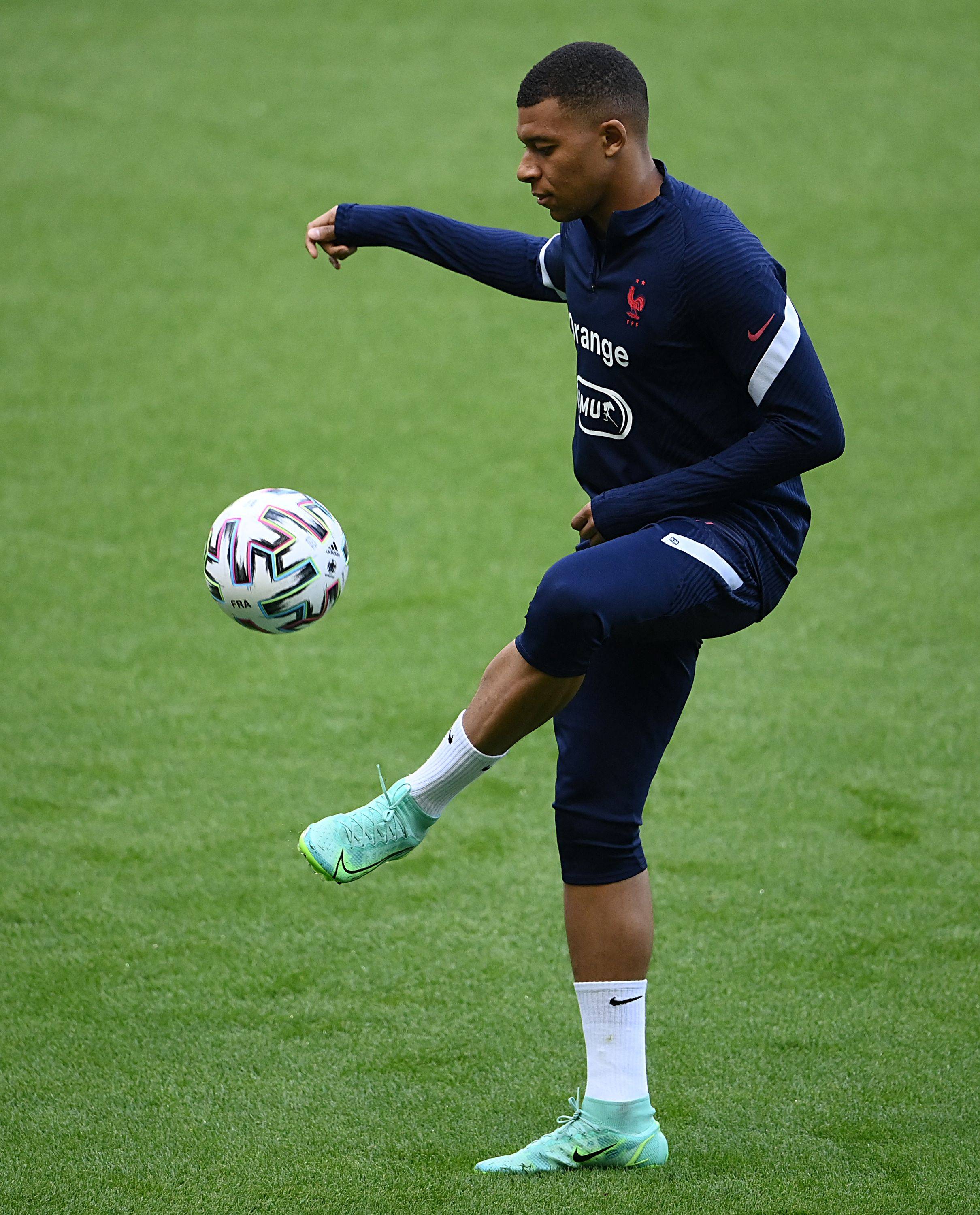 记者：兰克尔-泽经常在赛前要钱，首发迟迟不定也有他的原因（记者称兰克尔-泽屡次在赛前索要费用，首发迟迟未定也与他有关）