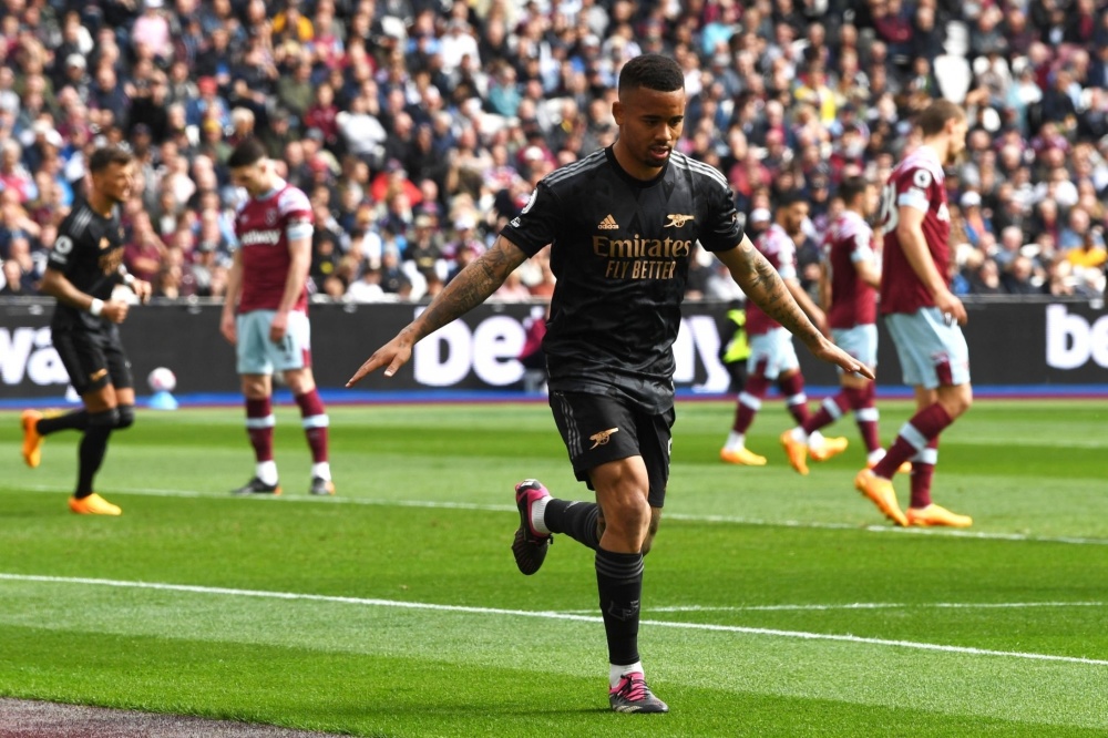 德罗赞次节6中5轰10分，带领国王反超火箭（德罗赞次节6投5中砍10分，率国王完成对火箭的反超）