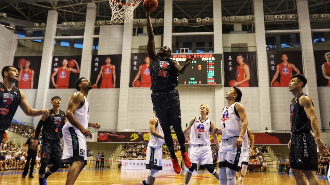 德天空：博埃被拜仁视为明年夏季的潜在出售对象（德天空：拜仁将博埃列为明夏可能出售的人选）