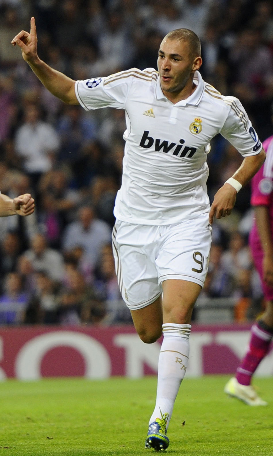 电讯报：杜库雷、齐耶赫等73人联名致信欧足联，要求禁赛以色列（电讯报：杜库雷、齐耶赫等73人联名致函欧足联，呼吁对以色列实施禁赛）