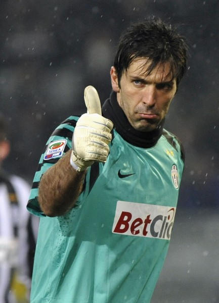 阿莱格里：防守是全队的事，要想赢得比赛就必须弄脏裤子（阿莱格里：防守是全队责任，想赢球就得不怕把裤子弄脏）