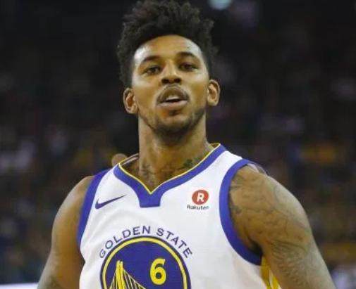 詹姆斯关键三分绝杀比赛（詹姆斯压哨三分绝杀定胜局）