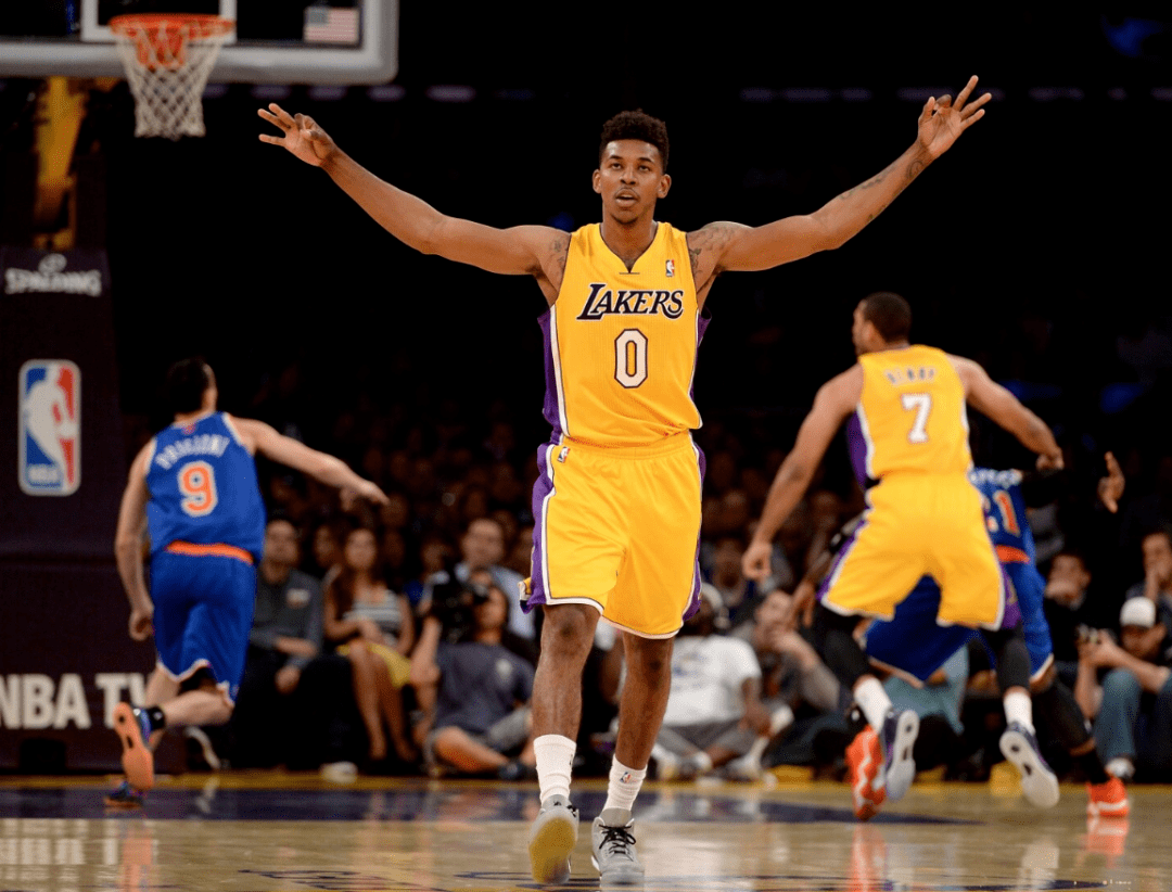 篮球中的“假动作心理学”（篮球假动作的心理学解读）