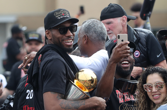 每体：7500名巴萨球迷未能顺利入场观赛，副主席福特出面道歉（巴萨7500名球迷入场受阻，副主席福特公开致歉）