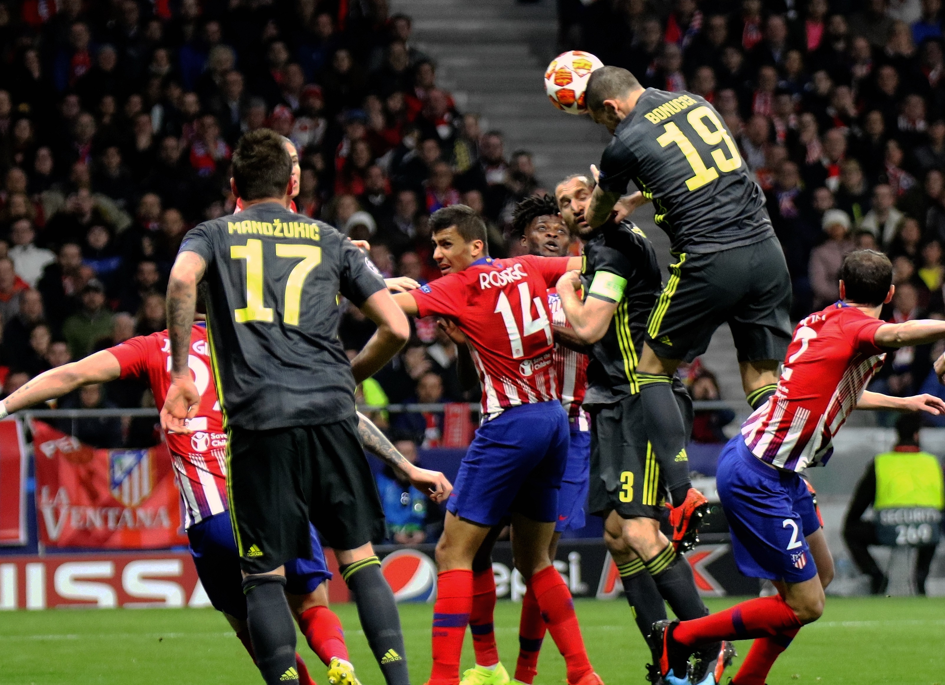 梁民革：希望有一天我也能像孙兴慜一样穿上7号球衣（梁民革：盼有朝一日披上7号战袍，向孙兴慜看齐）