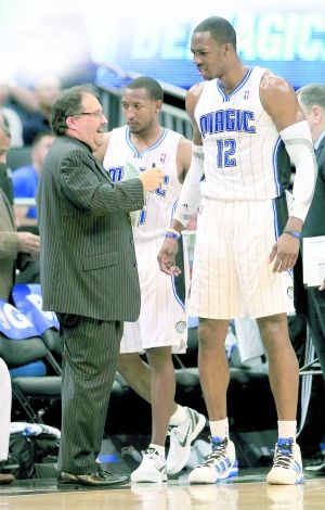 重创！阿诺德伤停两月 皇马右路告急 欧冠生死战遭遇防线危机（重击！阿诺德将缺阵两月 皇马右路人手见底 欧冠生死战防线告急）